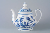Tea pot, decor blue onion, 1.2 ML