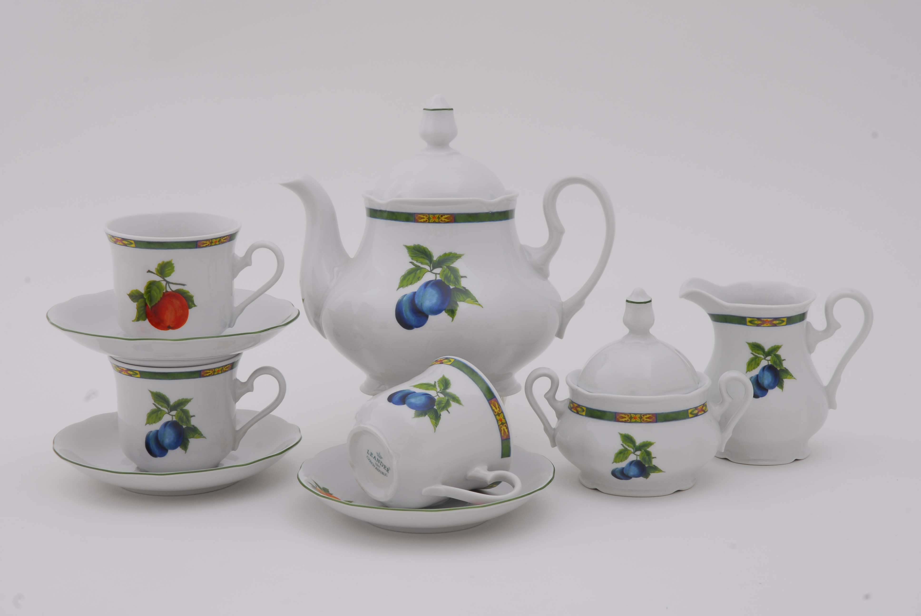 предметы фарфорового сервиза. предметы фарфорового сервиза. чайный сервиз гарднер 1820. столовый сервиз фабьен сервировка. кабинетский сервиз императорский фарфоровый завод.